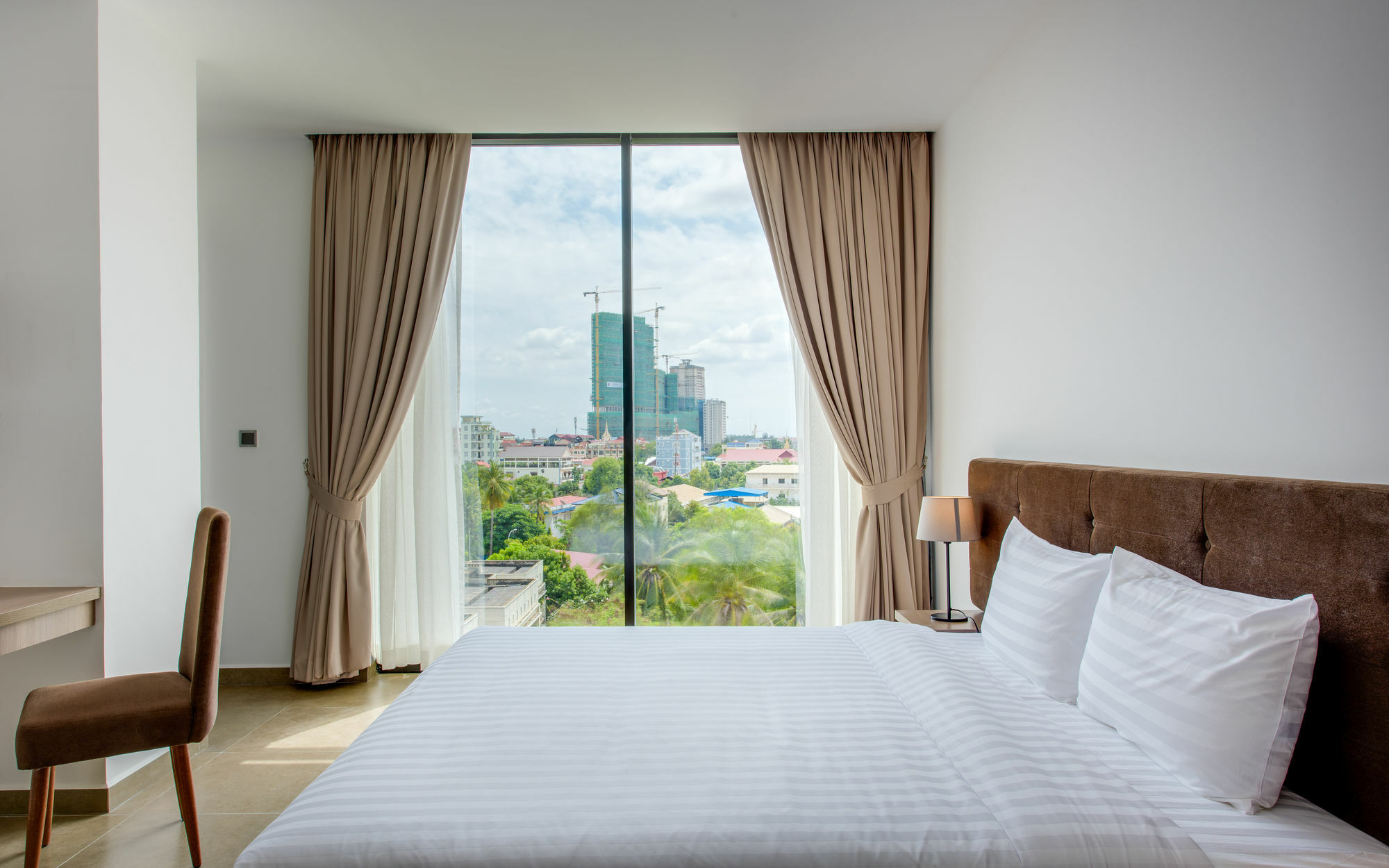Mansion 51 Hotel & Apartment Phnom Penh Exteriör bild
